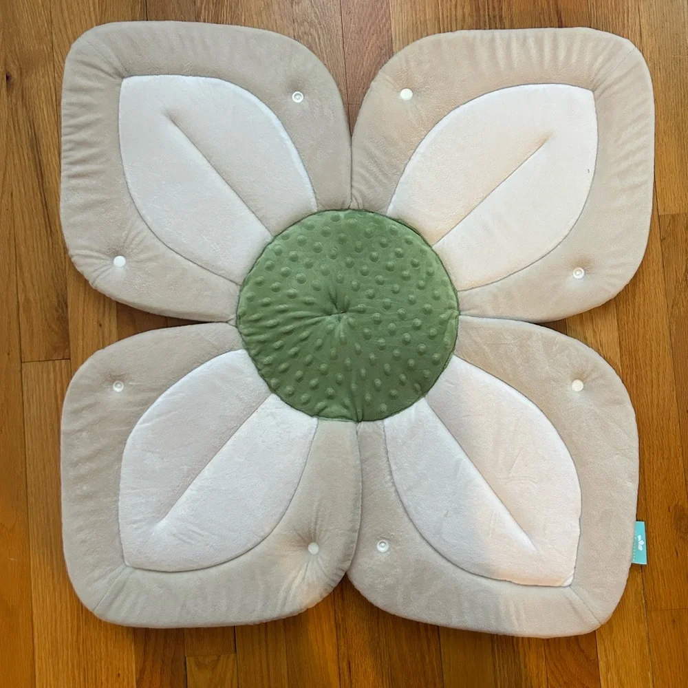 Blooming lotus infant bath seat